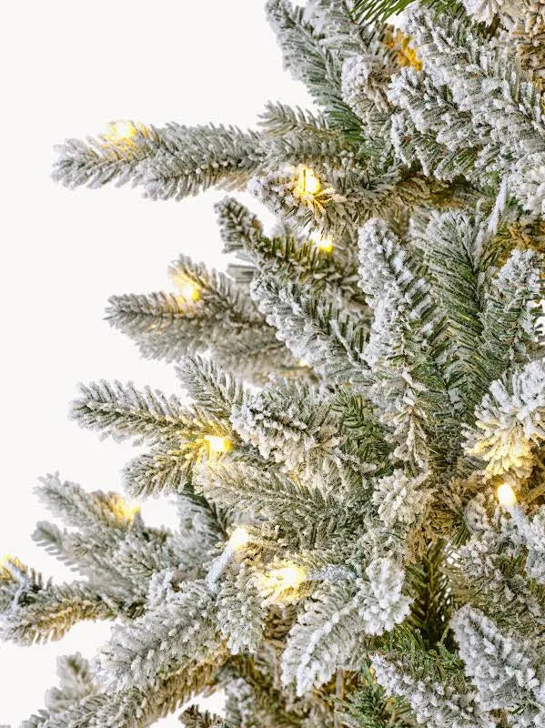 Albero di Natale Allison innevato 210 cm con 430 LED