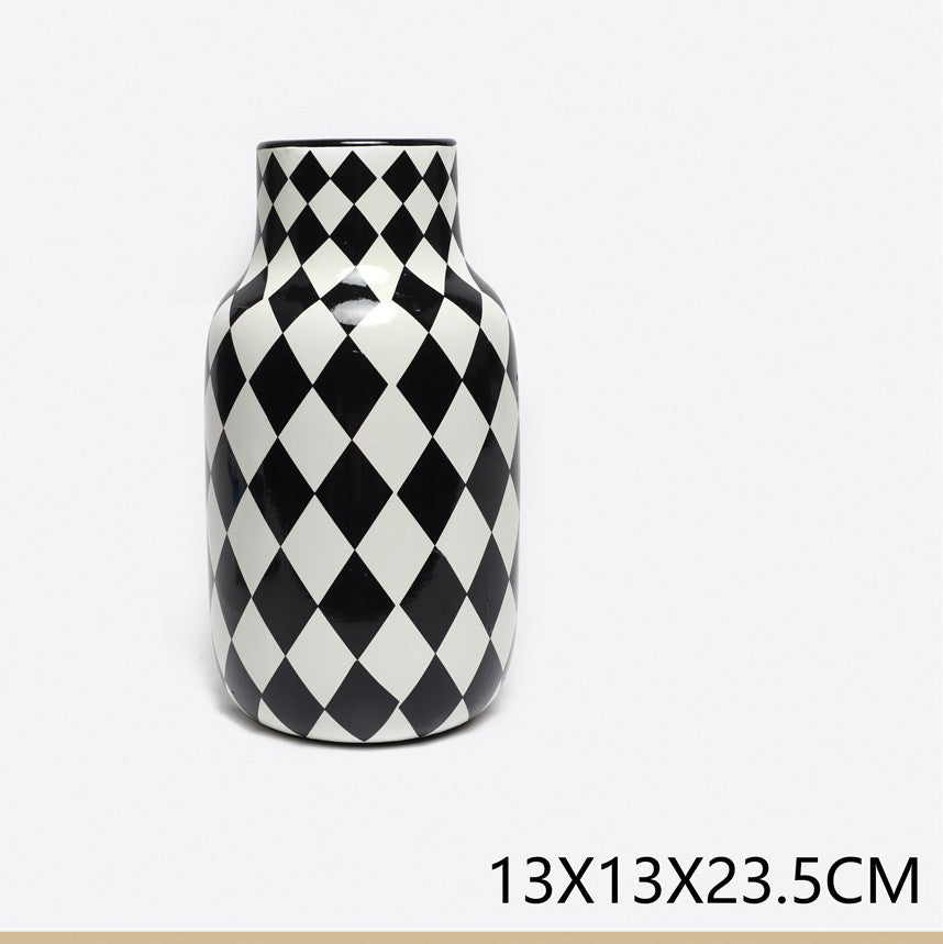 Vaso in Ceramica Scacchi Bianco e Nero – 13x13x23,5 cm